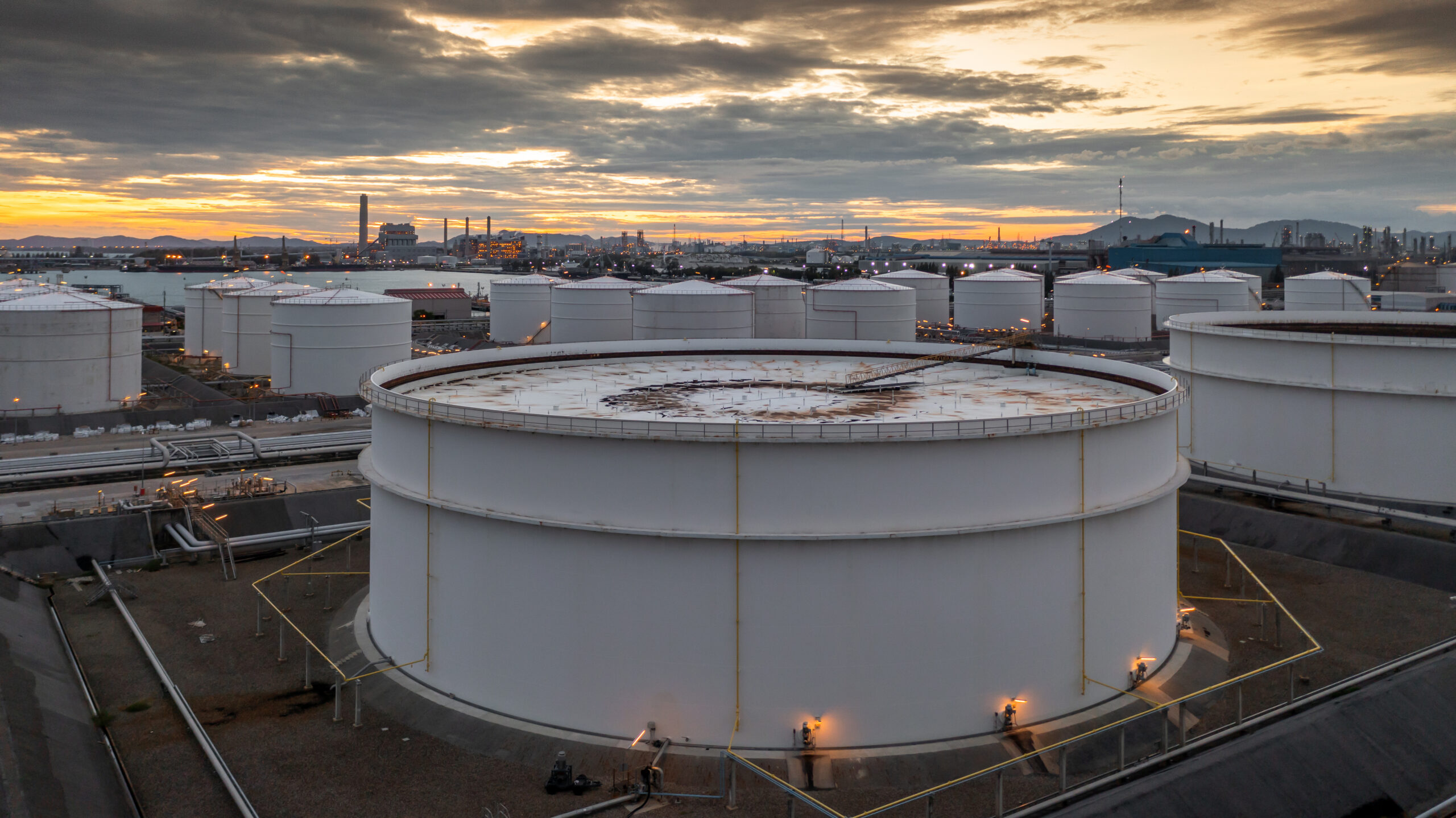tank-roof-safety-pre-inspection-scan-on-storage-tank